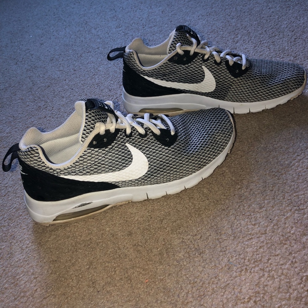 Women/Men Nike Air Sneakers Size 7.5/8